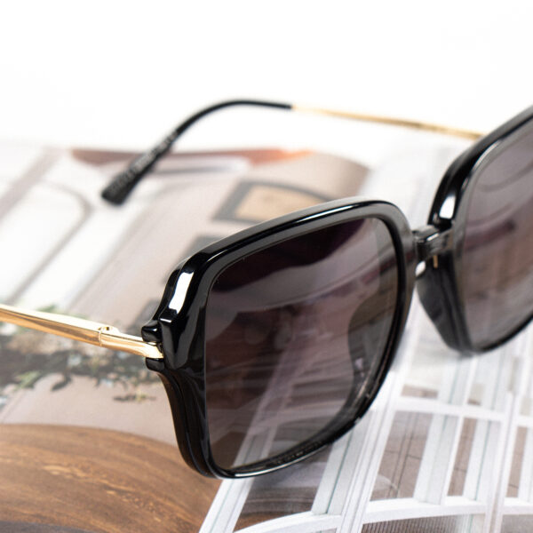 Duże czarne okulary damskie z tworzywa z nakładką przeciwsłoneczną